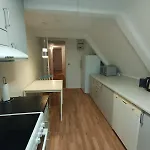 Centrally Located Charming Townhouse - 2nd Floor Apartamento *