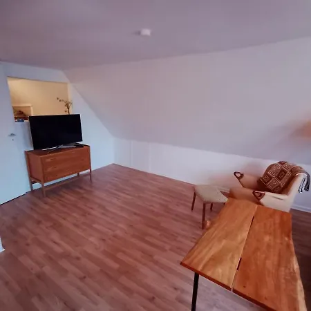 Centrally Located Charming Townhouse - 2nd Floor Apartamento Tønder