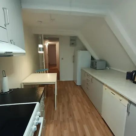 Centrally Located Charming Townhouse - 2nd Floor Appartement *